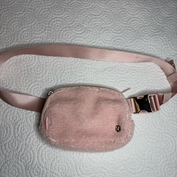 Lululemon Athletica Soft Pink Crossbody Bag - Picture 4 of 12